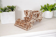 Lade das Bild in den Galerie-Viewer, MÄHDRESCHER