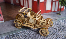 Lade das Bild in den Galerie-Viewer, Retro-Auto UGR-T