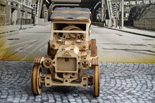 Lade das Bild in den Galerie-Viewer, Retro-Auto UGR-T