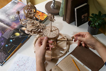 Lade das Bild in den Galerie-Viewer, MECHANISCHE TELLURIUM