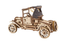 Lade das Bild in den Galerie-Viewer, Retro-Auto UGR-T