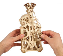 Lade das Bild in den Galerie-Viewer, Motoren Uhr