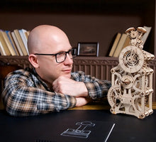 Lade das Bild in den Galerie-Viewer, Motoren Uhr