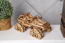 Lade das Bild in den Galerie-Viewer, Geländefahrzeug mit Kettenantrieb