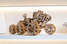 Lade das Bild in den Galerie-Viewer, Bemannter Mars-Rover