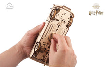 Lade das Bild in den Galerie-Viewer, Fliegender Ford Anglia™ | Harry Potter