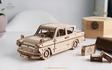 Lade das Bild in den Galerie-Viewer, Fliegender Ford Anglia™ | Harry Potter