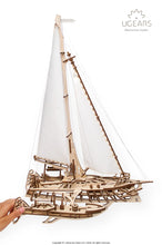 Lade das Bild in den Galerie-Viewer, TRIMARAN MERIHOBUS