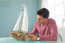 Lade das Bild in den Galerie-Viewer, TRIMARAN MERIHOBUS