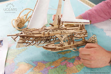 Lade das Bild in den Galerie-Viewer, TRIMARAN MERIHOBUS