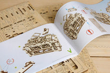 Lade das Bild in den Galerie-Viewer, STRAßENBAHN