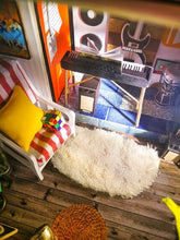 Lade das Bild in den Galerie-Viewer, KEVIN'S STUDIO