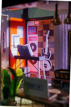 Lade das Bild in den Galerie-Viewer, KEVIN'S STUDIO