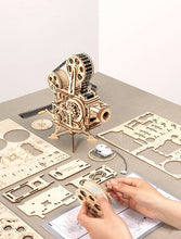 Lade das Bild in den Galerie-Viewer, ROKR 3D-Holz-Puzzle Filmprojektor 'Vitascope' Modellbausatz
